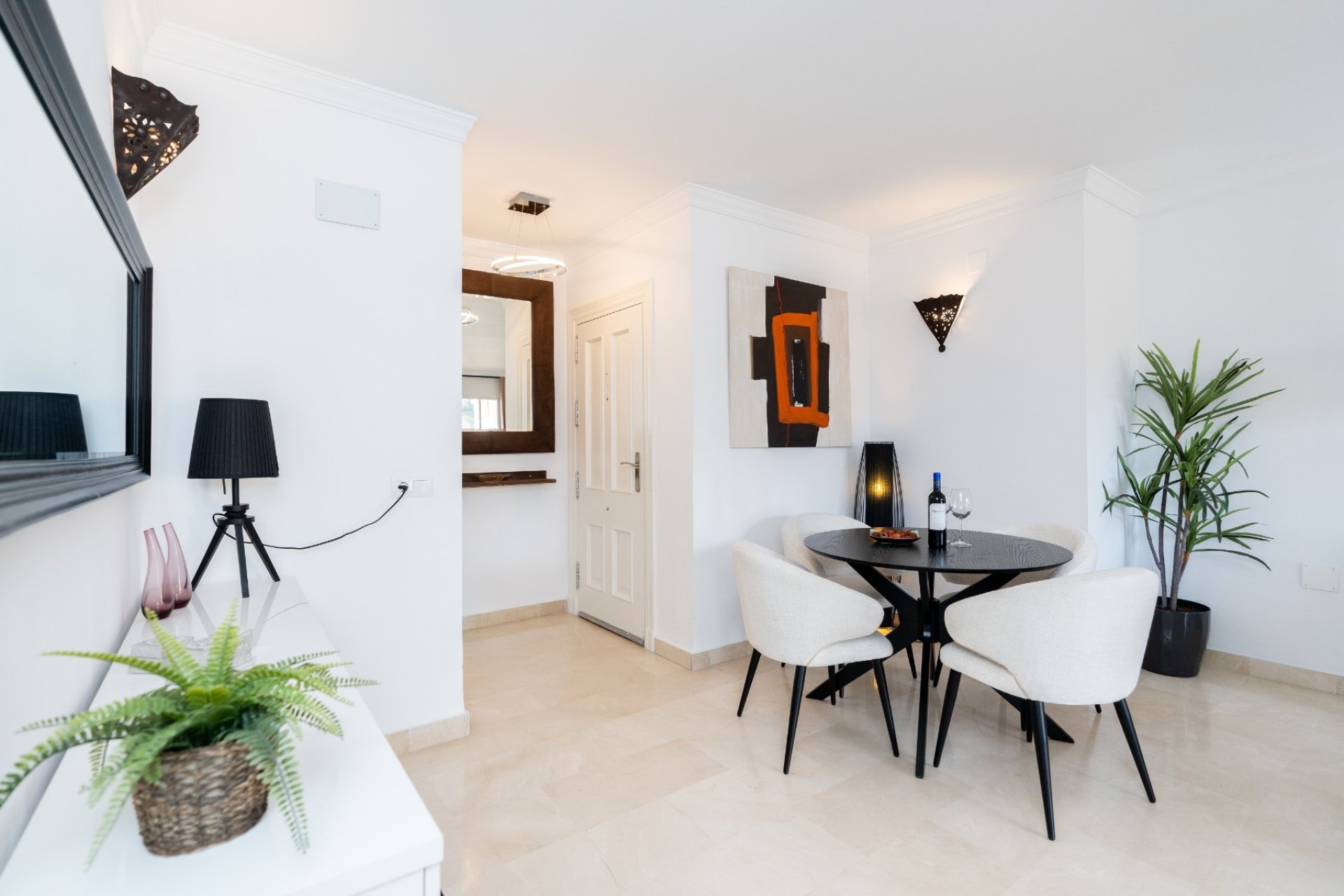 Resale - Apartment -
Benahavis - La Quinta