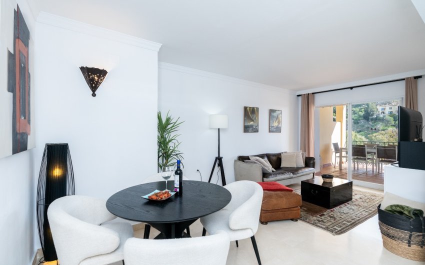 Resale - Apartment -
Benahavis - La Quinta