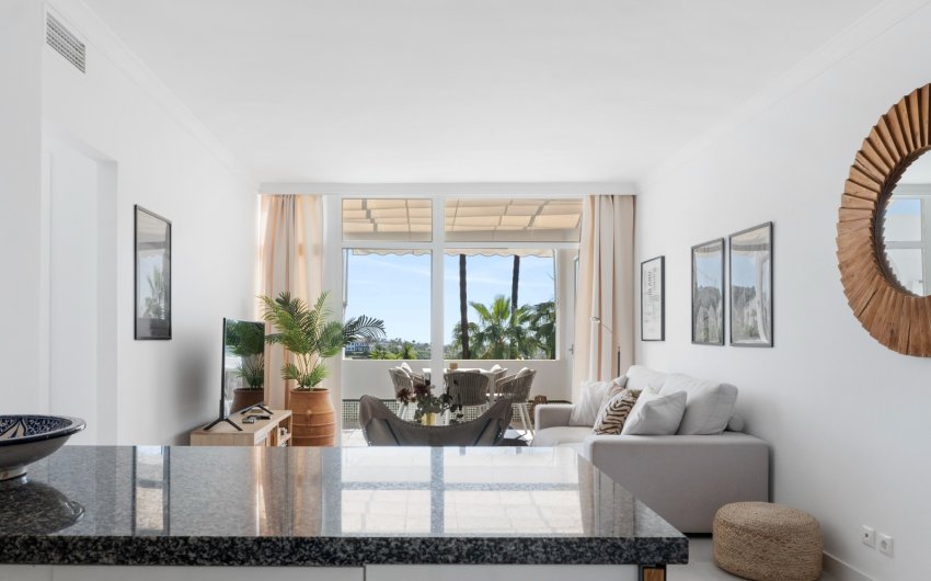 Resale - Apartment -
Benahavis - La Quinta