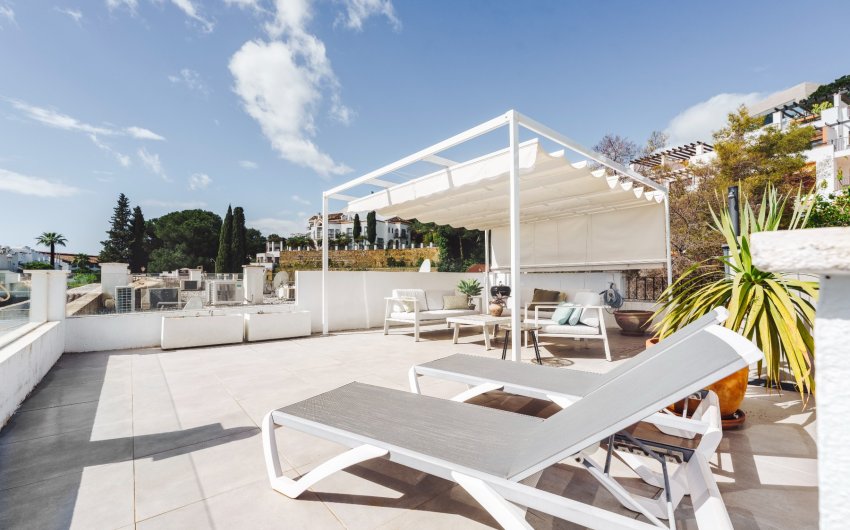 Resale - Apartment -
Benahavis - La Quinta