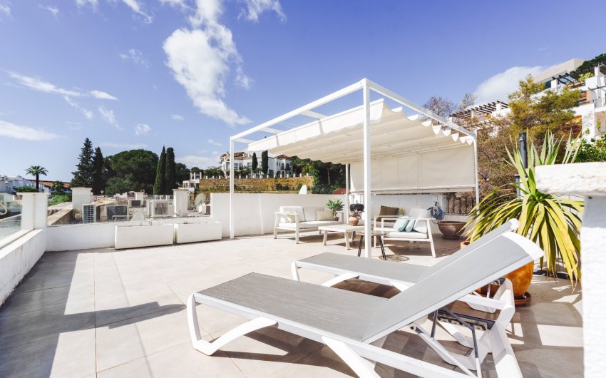 Resale - Apartment -
Benahavis - La Quinta