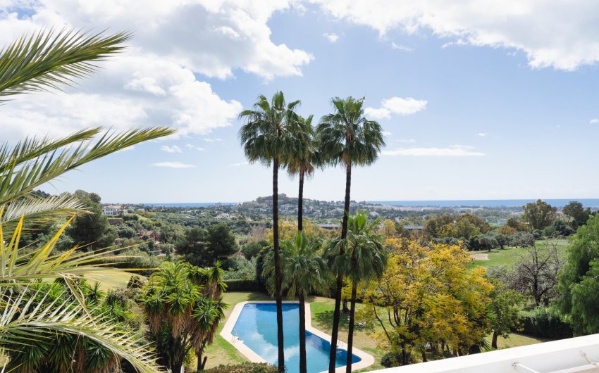 Resale - Apartment -
Benahavis - La Quinta