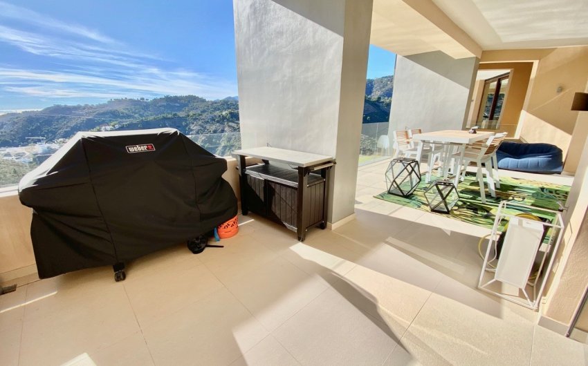 Resale - Apartment -
Benahavis - La Quinta