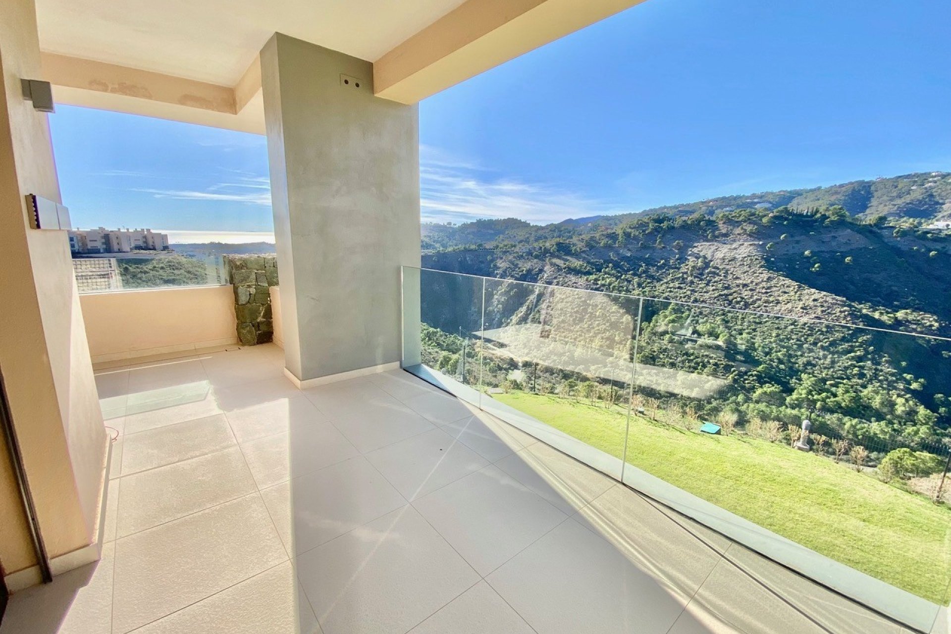 Resale - Apartment -
Benahavis - La Quinta