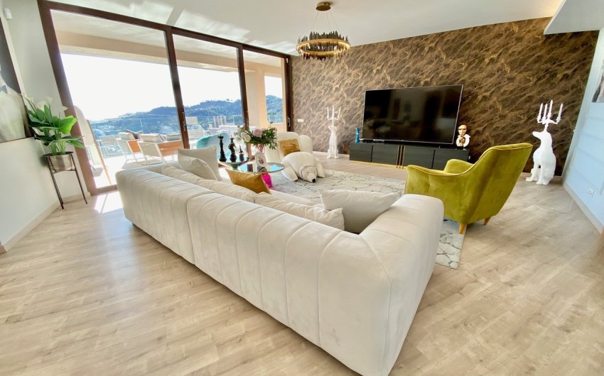 Resale - Apartment -
Benahavis - La Quinta