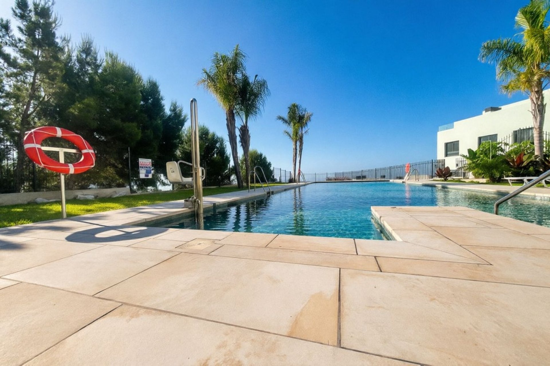 Resale - Apartment -
Benalmádena - Costa del Sol