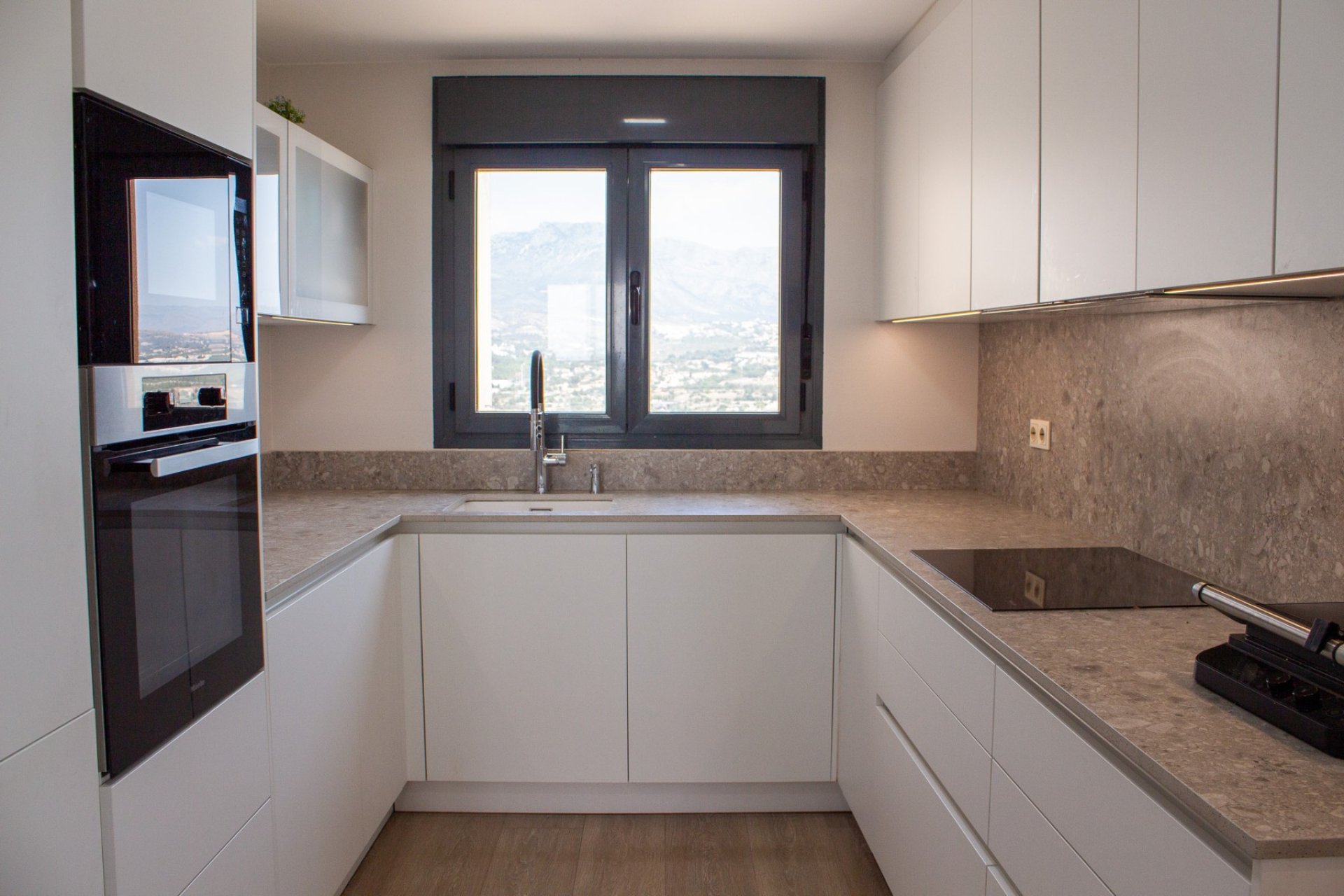 Resale - Apartment -
Benidorm