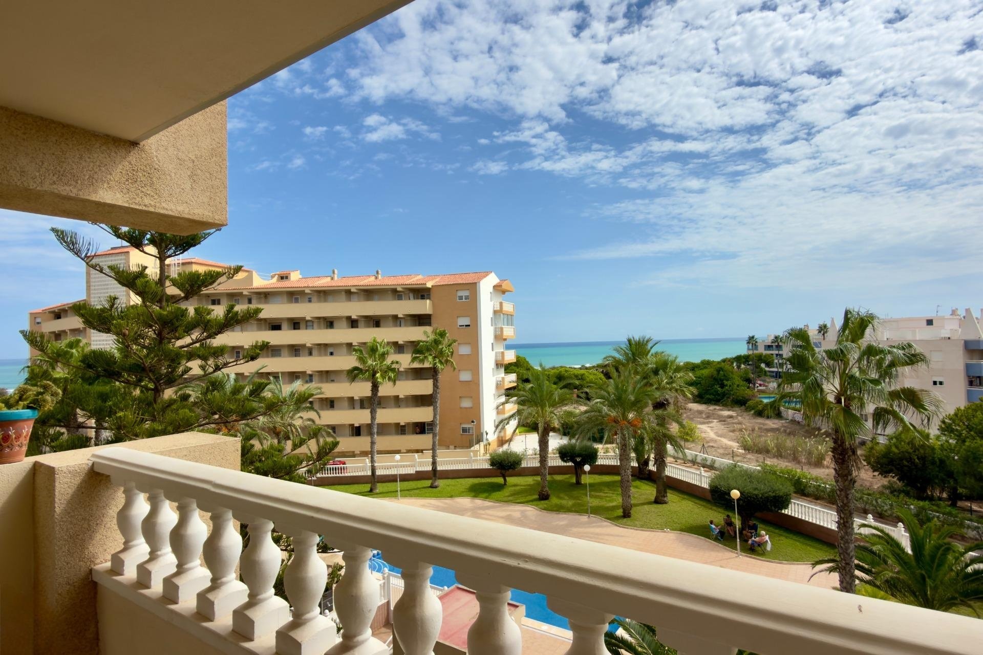 Resale - Apartment -
Guardamar del Segura - Urbanizaciones