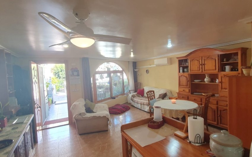 Resale - Apartment -
Guardamar del Segura - Urbanizaciones