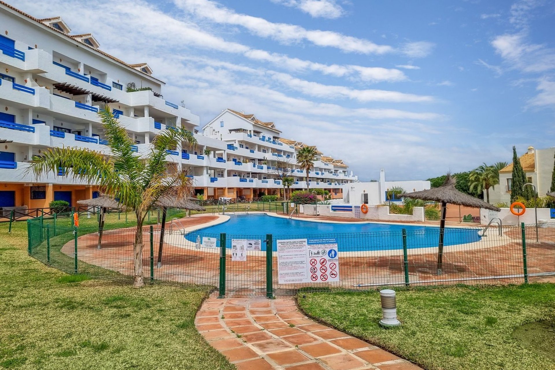 Resale - Apartment -
La Duquesa - Costa del Sol