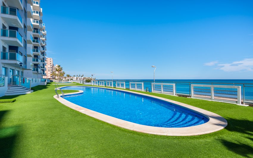 Resale - Apartment -
La Manga del Mar Menor