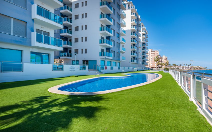 Resale - Apartment -
La Manga del Mar Menor