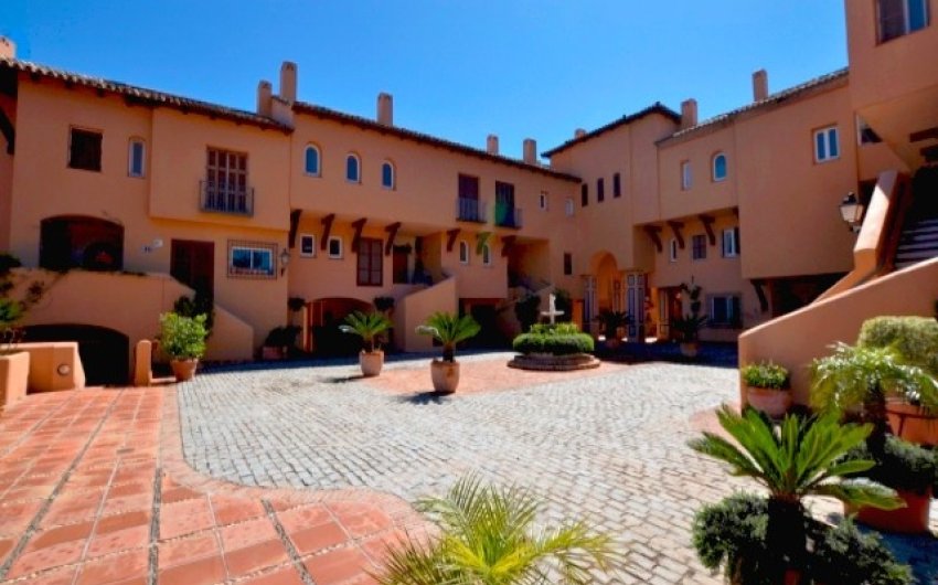 Resale - Apartment -
Marbella - Nueva Andalucía