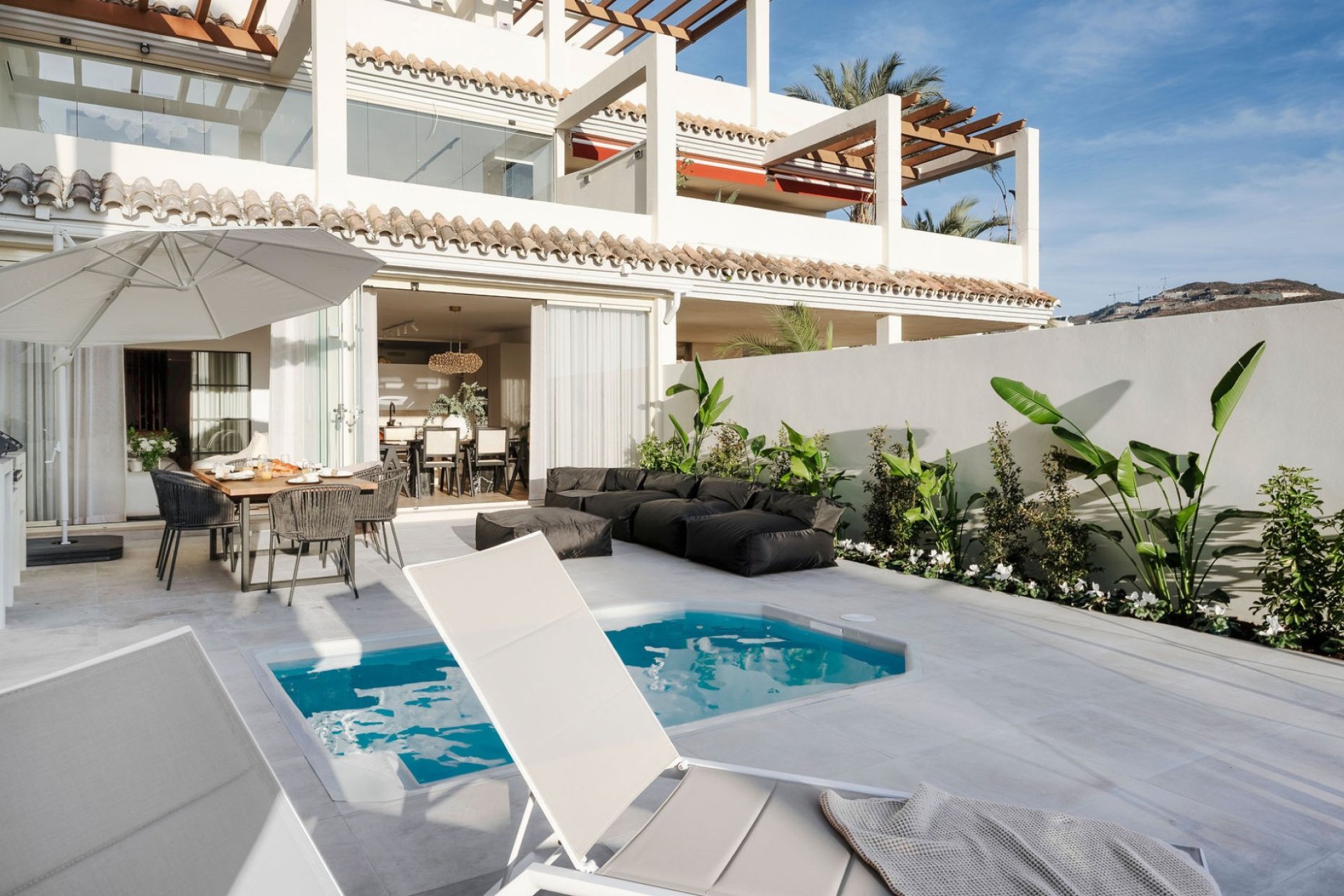 Resale - Apartment -
Marbella - Nueva Andalucía