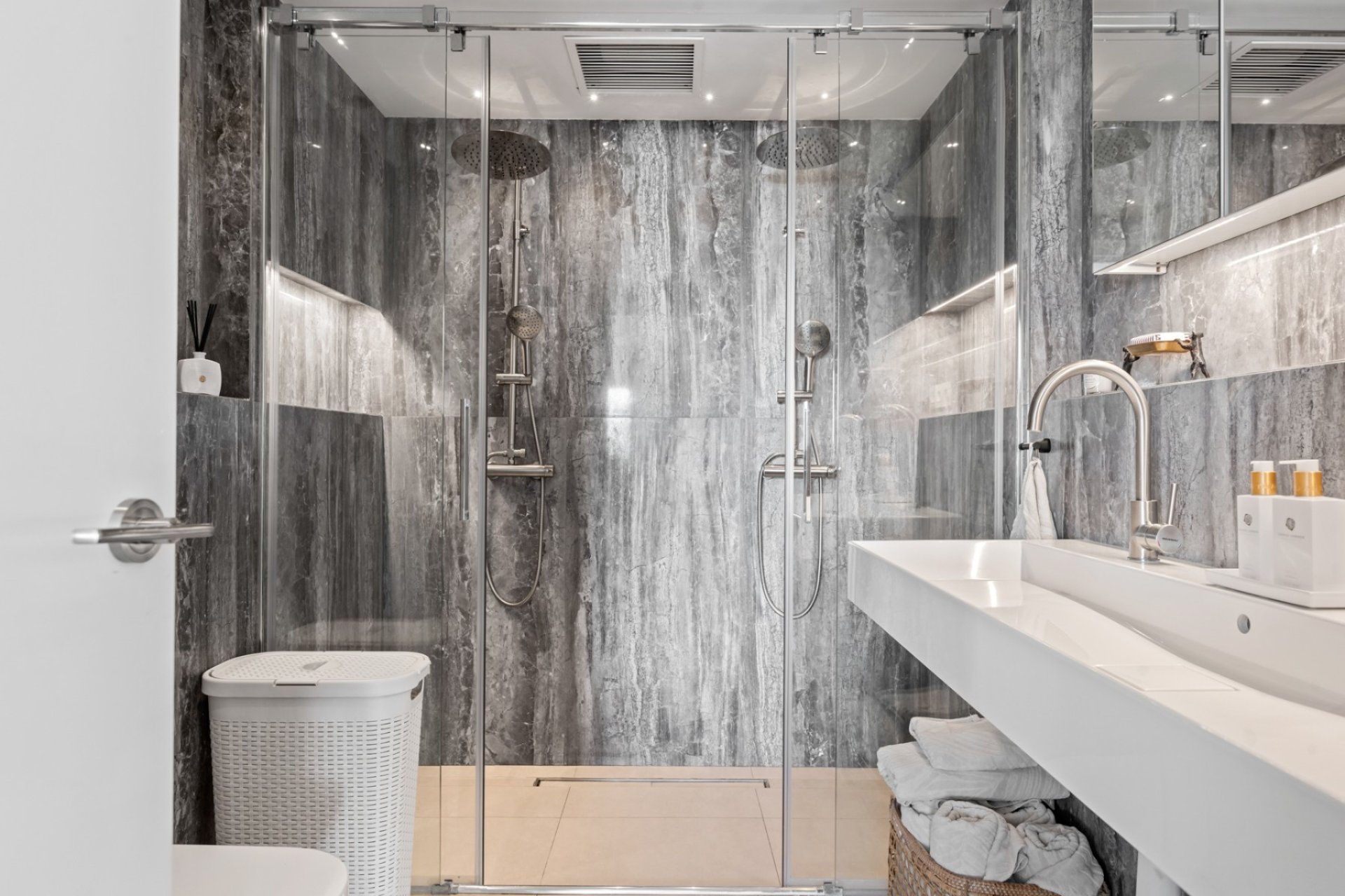 Resale - Apartment -
Marbella - Nueva Andalucía