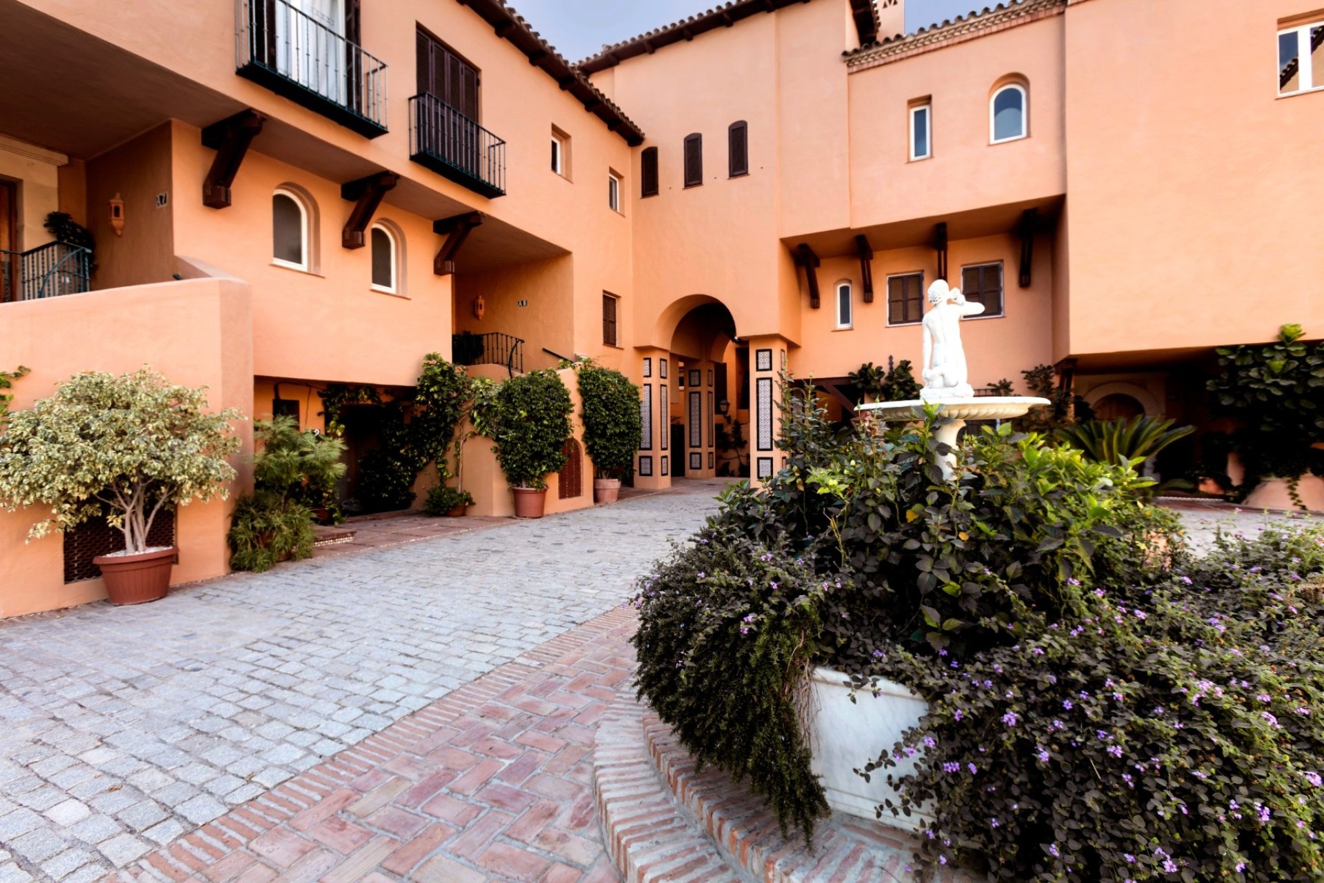 Resale - Apartment -
Marbella - Nueva Andalucía