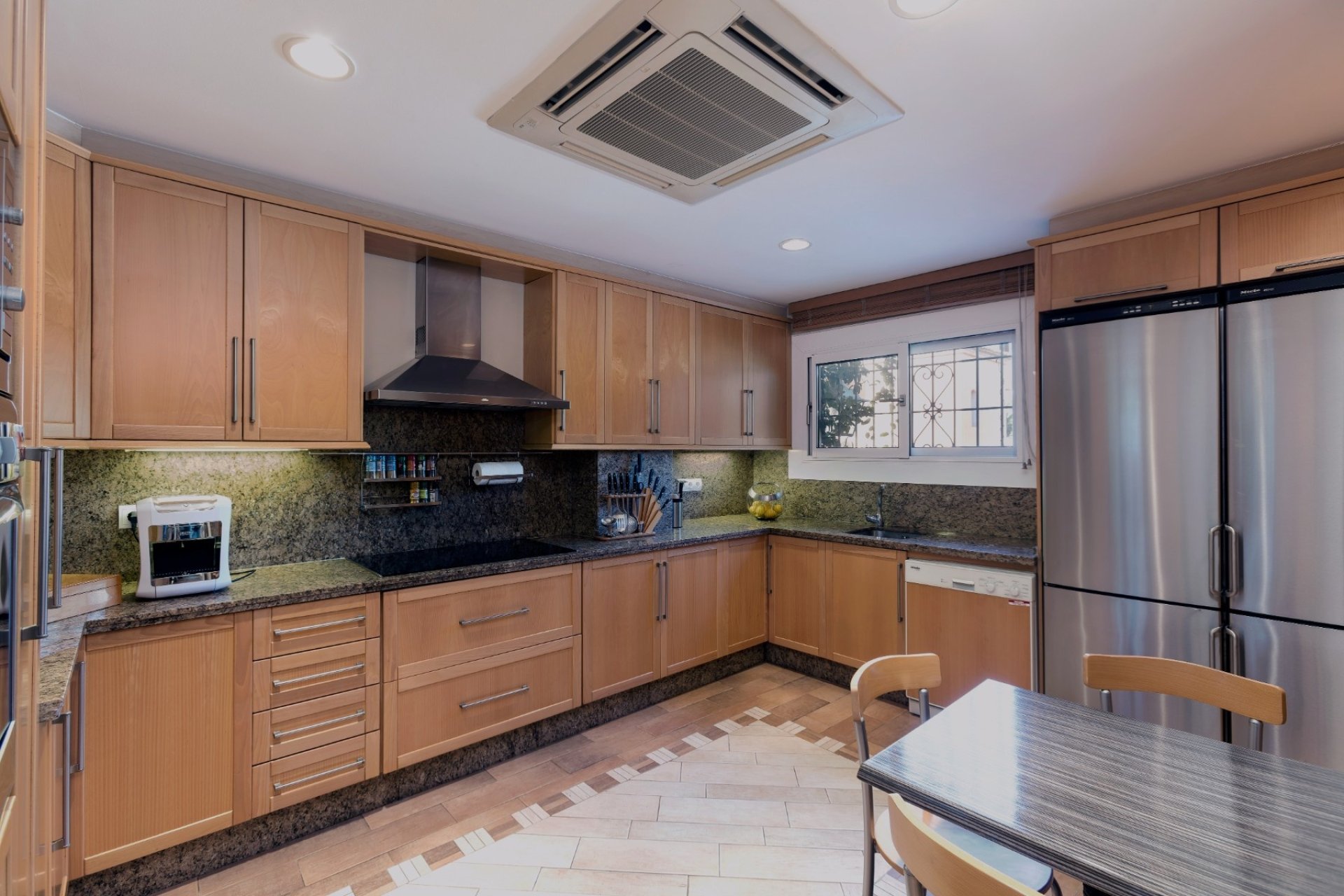 Resale - Apartment -
Marbella - Nueva Andalucía