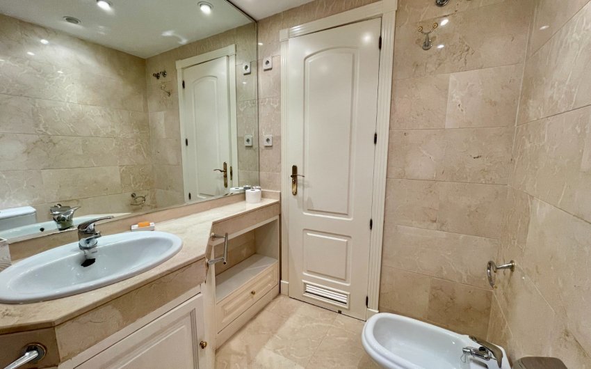 Resale - Apartment -
Marbella - Puerto Banús