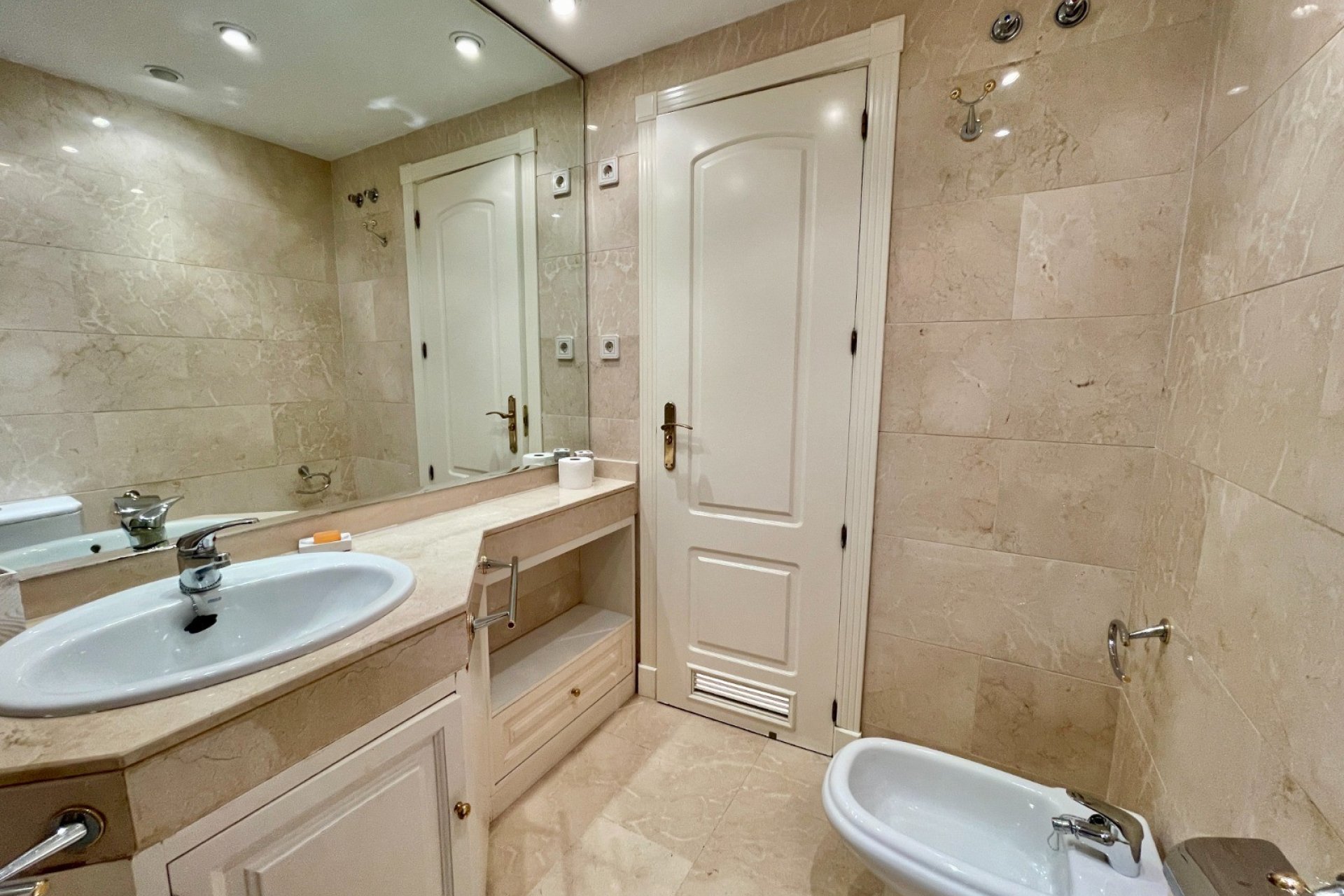 Resale - Apartment -
Marbella - Puerto Banús