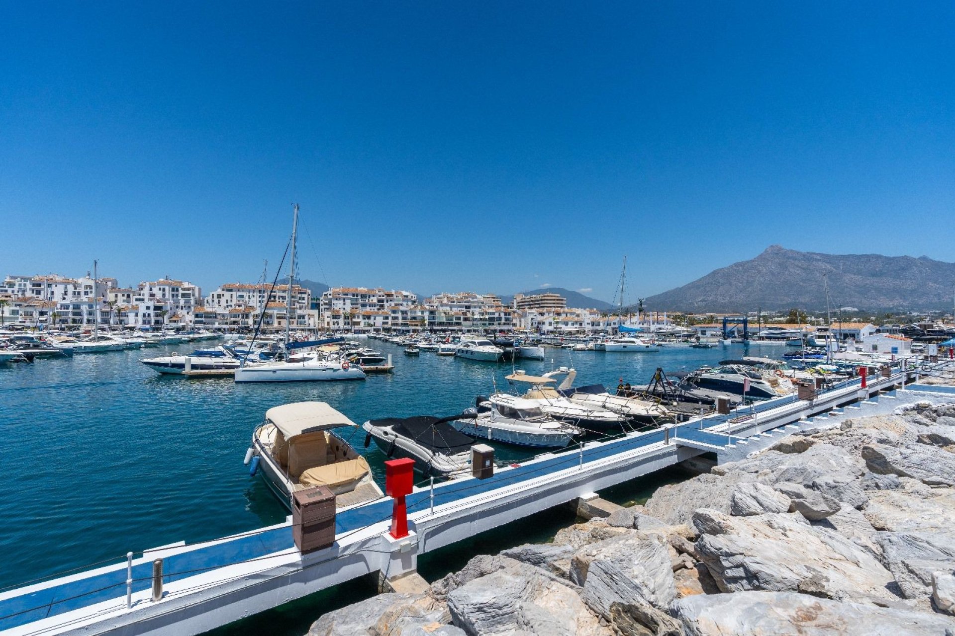 Resale - Apartment -
Marbella - Puerto Banús