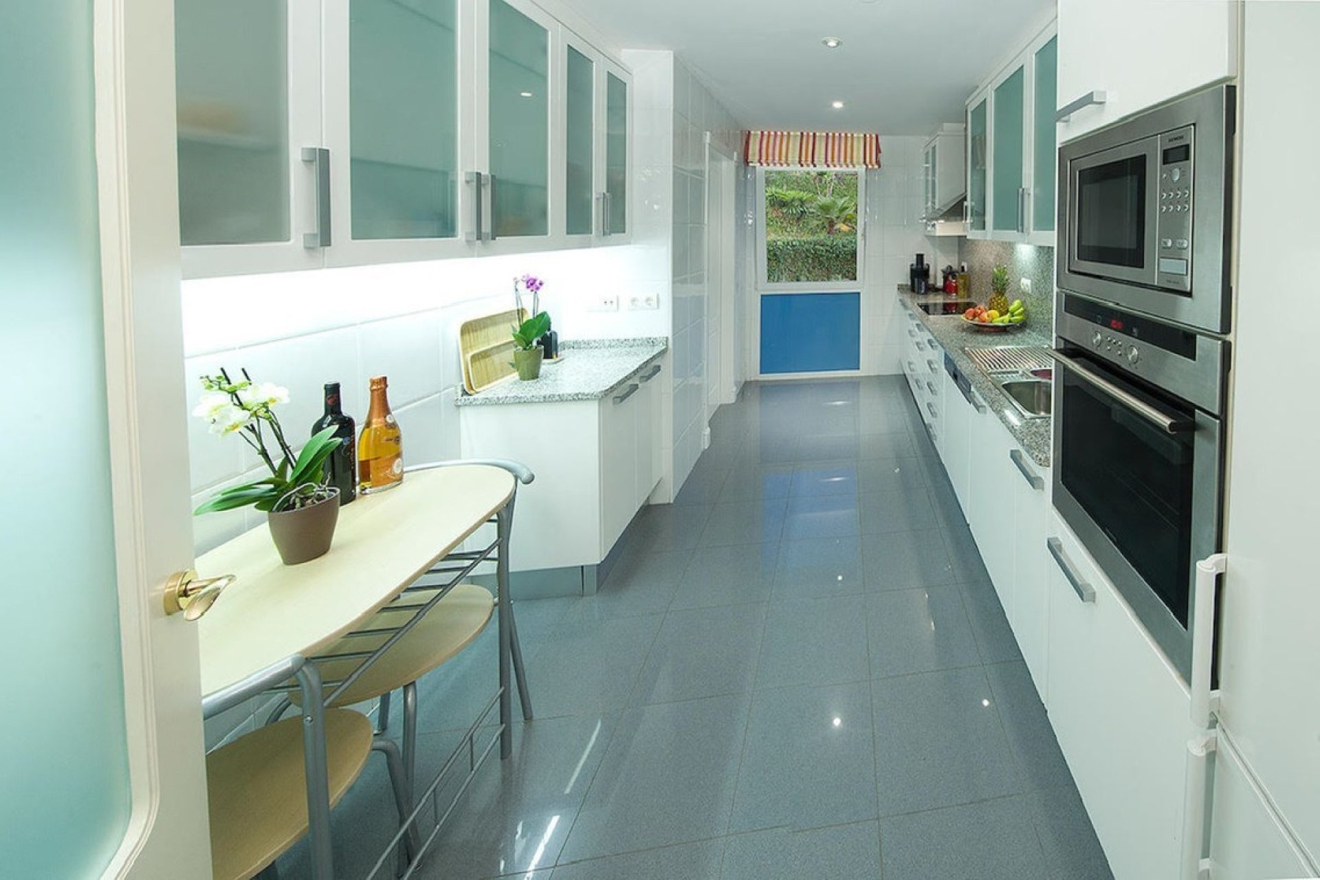 Resale - Apartment -
Nueva Andalucía - Costa del Sol