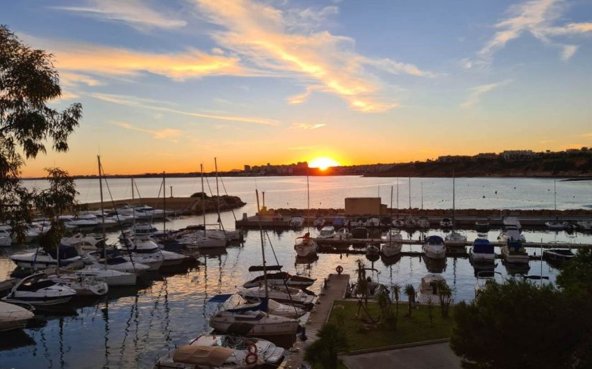 Resale - Apartment -
Orihuela Costa - Campoamor