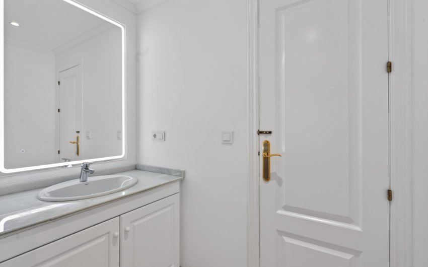 Resale - Apartment -
Orihuela Costa - Campoamor