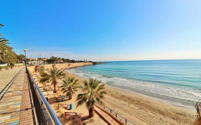 Resale - Apartment -
Punta Prima