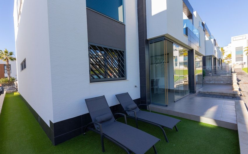 Resale - Apartment -
Punta Prima