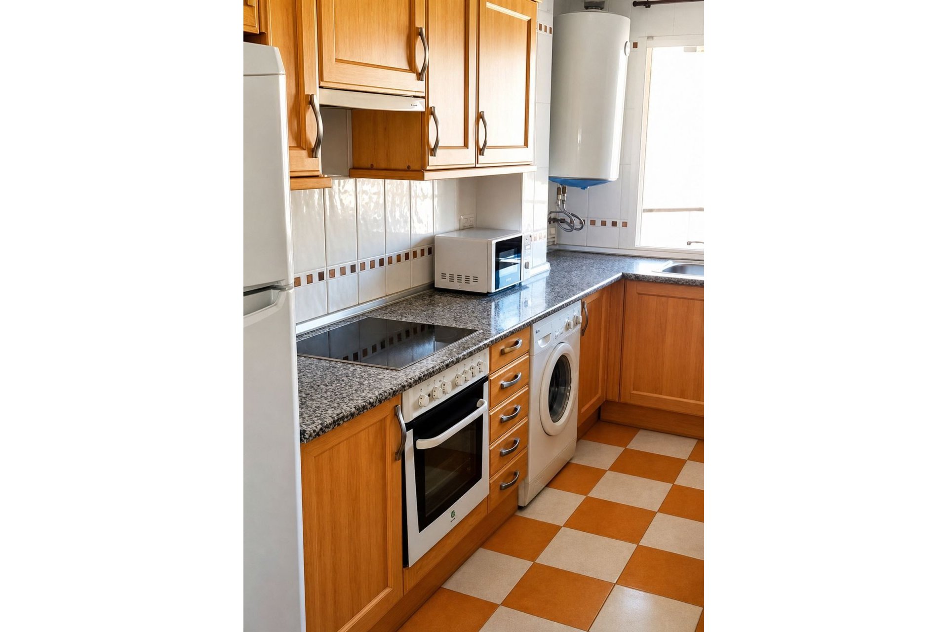 Resale - Apartment -
San Luis de Sabinillas - Costa del Sol
