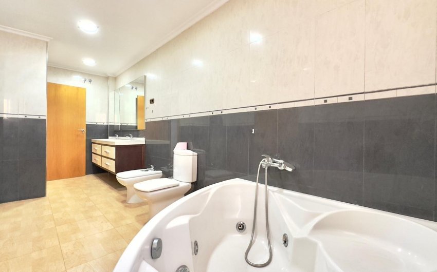 Resale - Apartment -
Torrevieja - Centro