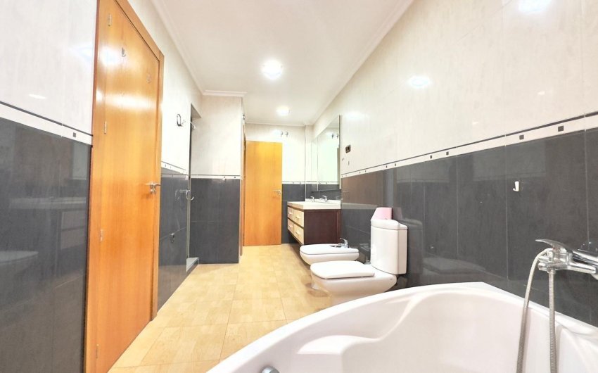 Resale - Apartment -
Torrevieja - Centro