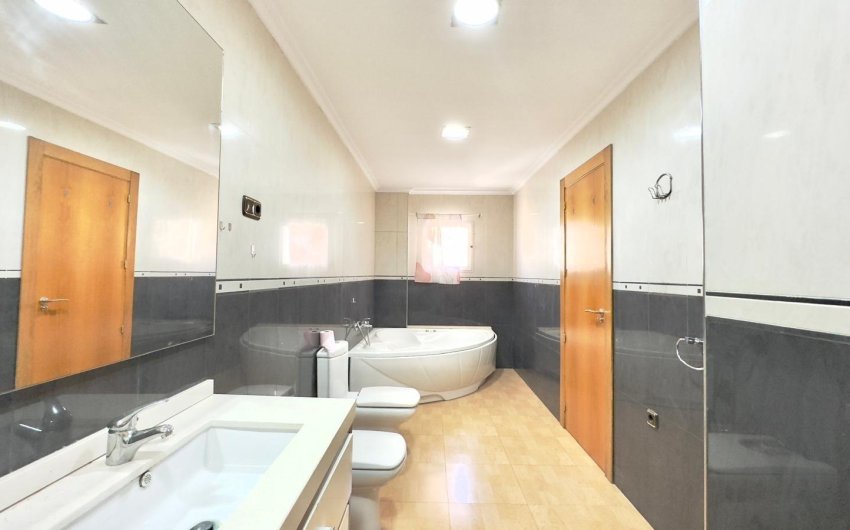 Resale - Apartment -
Torrevieja - Centro