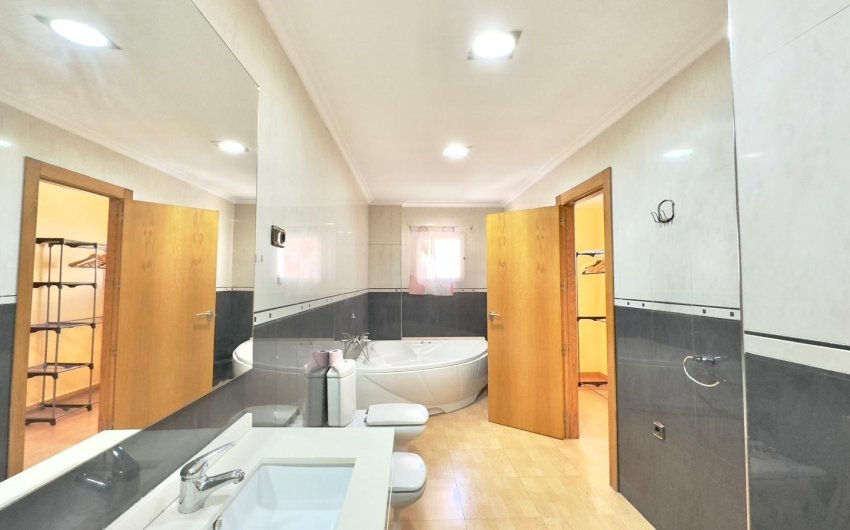 Resale - Apartment -
Torrevieja - Centro
