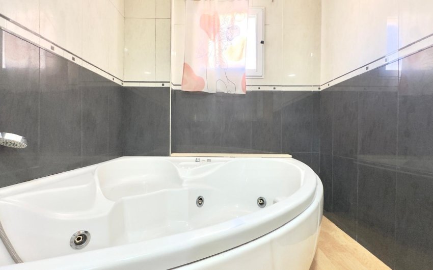 Resale - Apartment -
Torrevieja - Centro