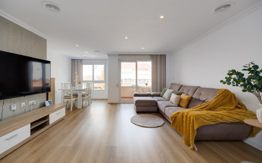 Resale - Apartment -
Torrevieja - Centro