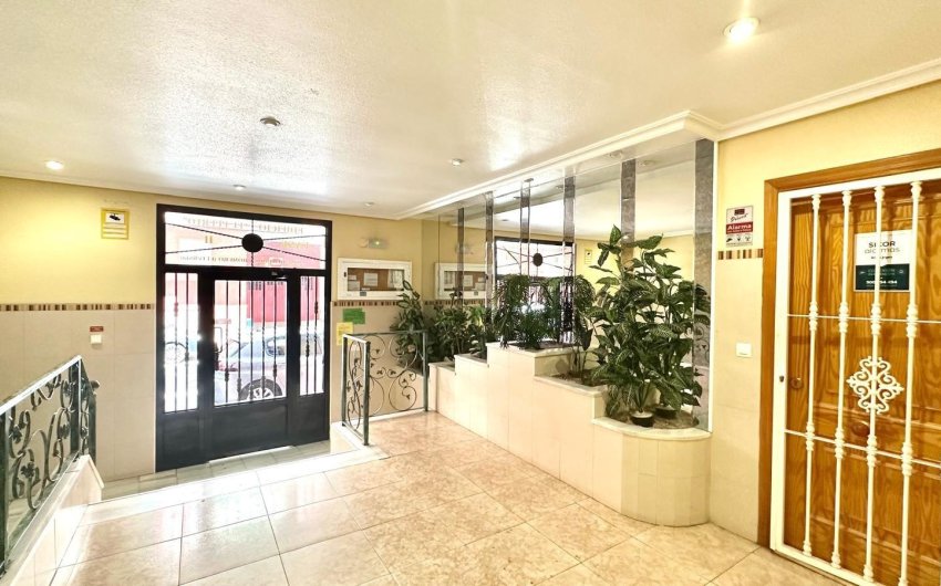 Resale - Apartment -
Torrevieja - Centro