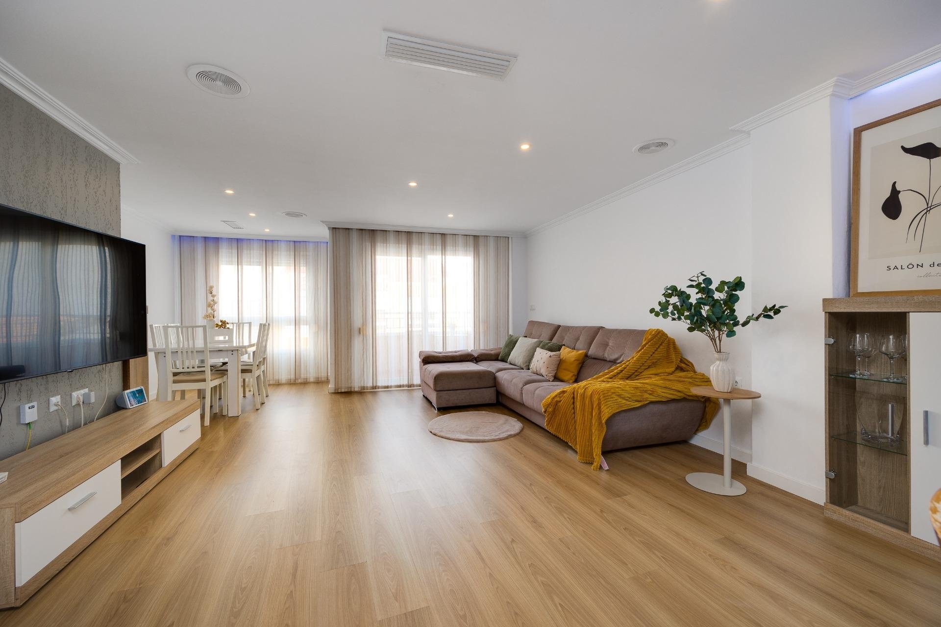 Resale - Apartment -
Torrevieja - Centro