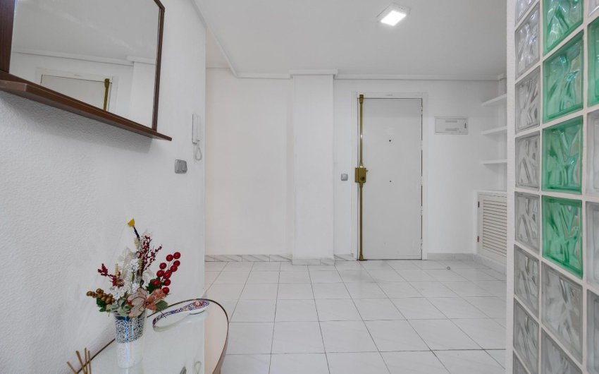 Resale - Apartment -
Torrevieja - Centro