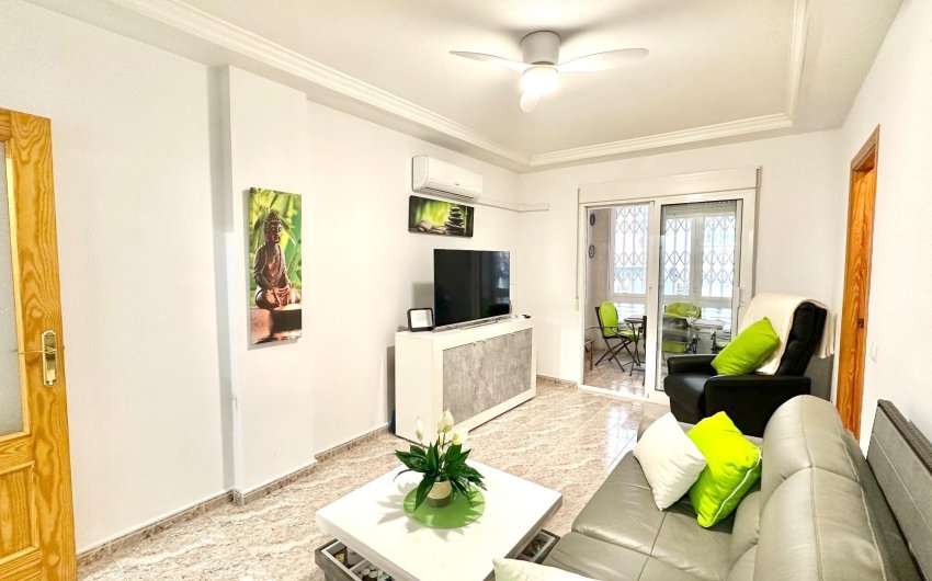 Resale - Apartment -
Torrevieja - Centro