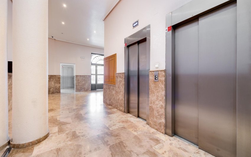 Resale - Apartment -
Torrevieja - Centro