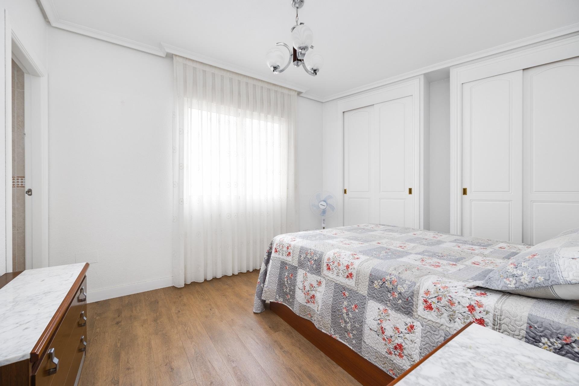 Resale - Apartment -
Torrevieja - Centro