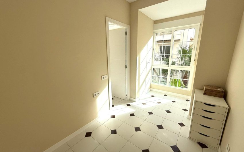 Resale - Apartment -
Torrevieja - Centro