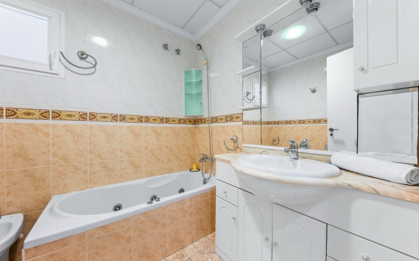 Resale - Apartment -
Torrevieja - Centro