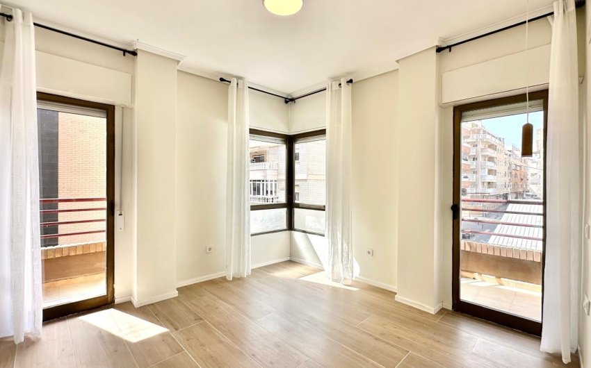 Resale - Apartment -
Torrevieja - Centro