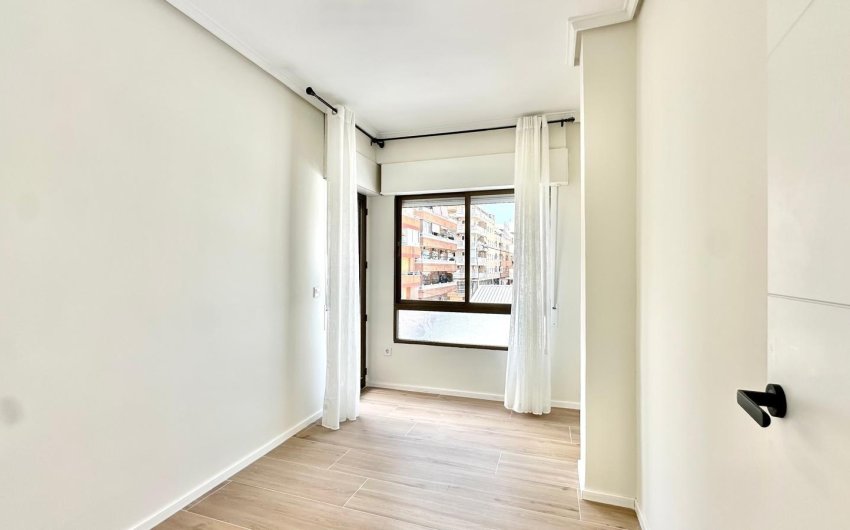 Resale - Apartment -
Torrevieja - Centro