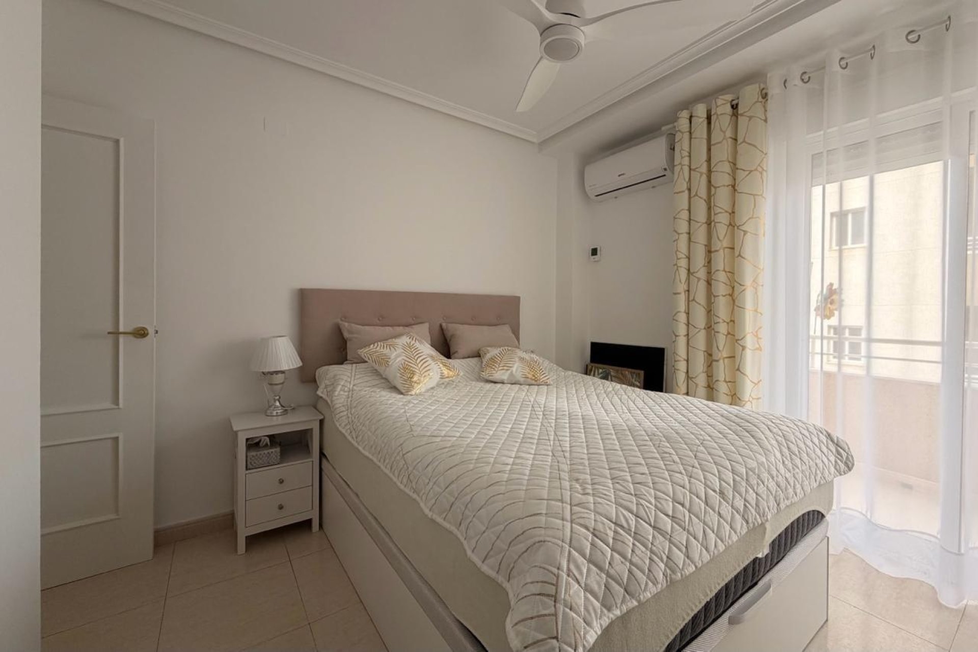 Resale - Apartment -
Torrevieja - Centro