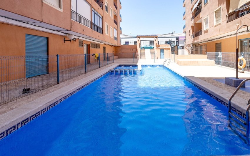 Resale - Apartment -
Torrevieja - Centro
