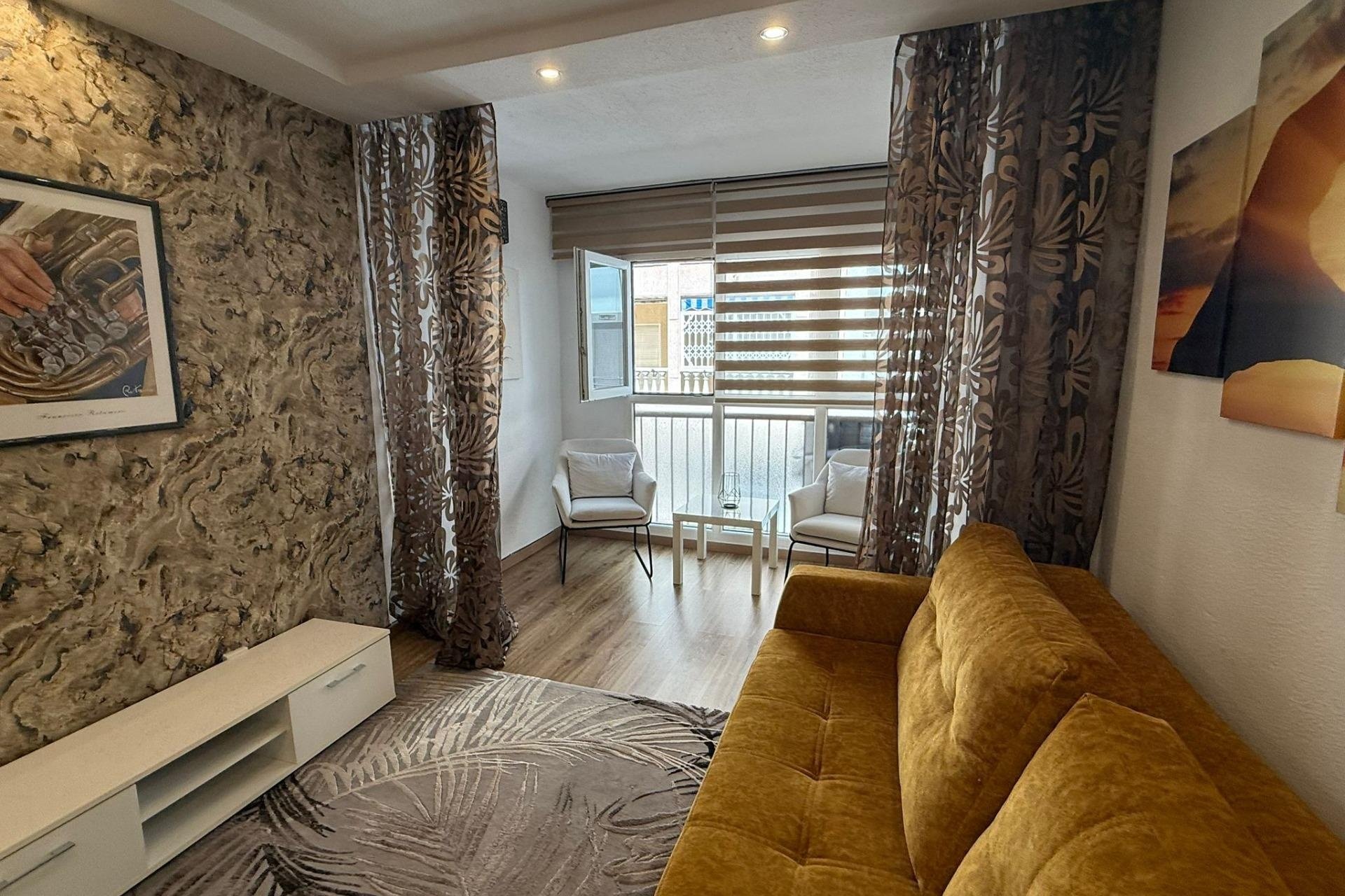Resale - Apartment -
Torrevieja - Centro