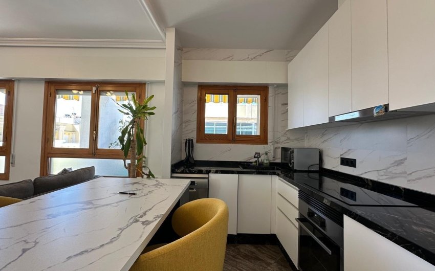 Resale - Apartment -
Torrevieja - Centro
